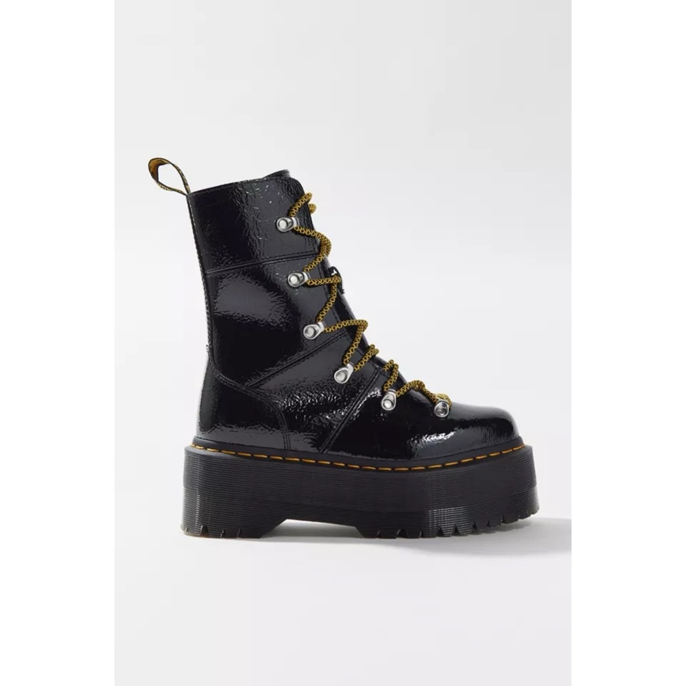 New • Dr. Martens Ghilana Max Boots